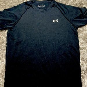 Men’s black loose fitting heat gear under armour T-shirt M